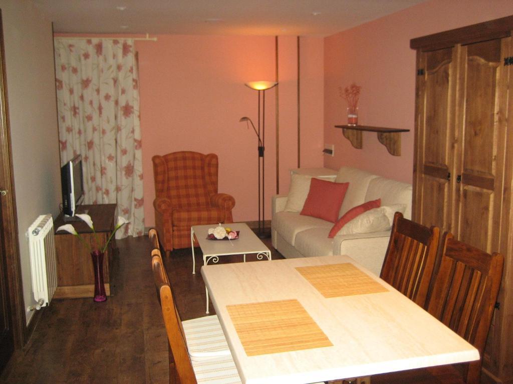 Apartamentos La Demanda Ezcaray Bilik gambar
