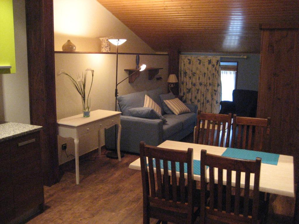 Apartamentos La Demanda Ezcaray Bilik gambar